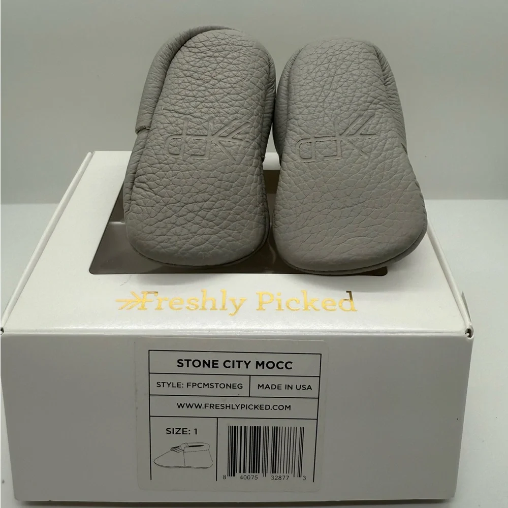 Freshly Picked Stone City Mocc Grey Leather Baby Moccasins Size 1 Walker Unisex